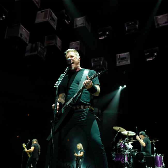 James Hetfield Singing with other Metallica members in the background
