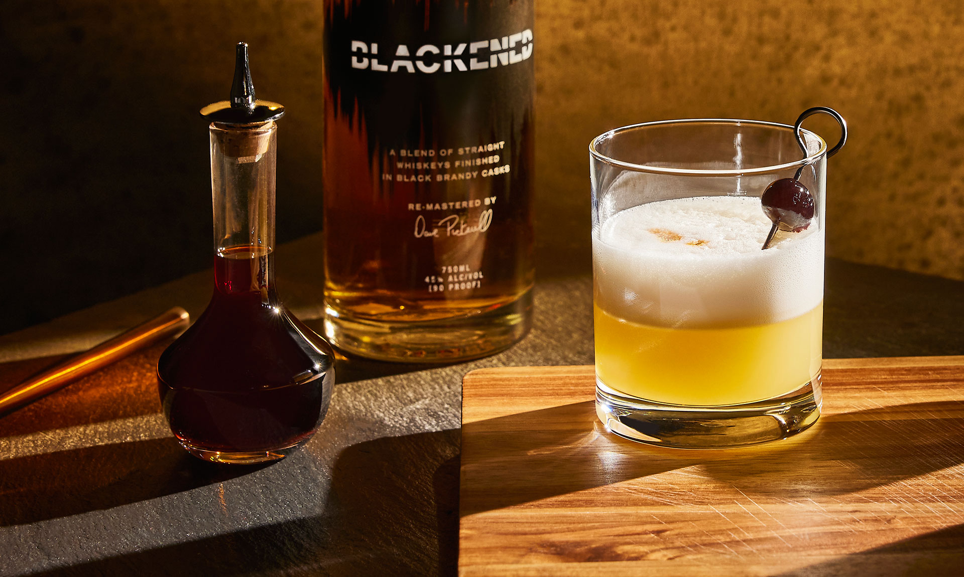 https://blackenedwhiskey.com/wp-content/uploads/2023/06/Whiskey_sour-cocktail_featured.jpg